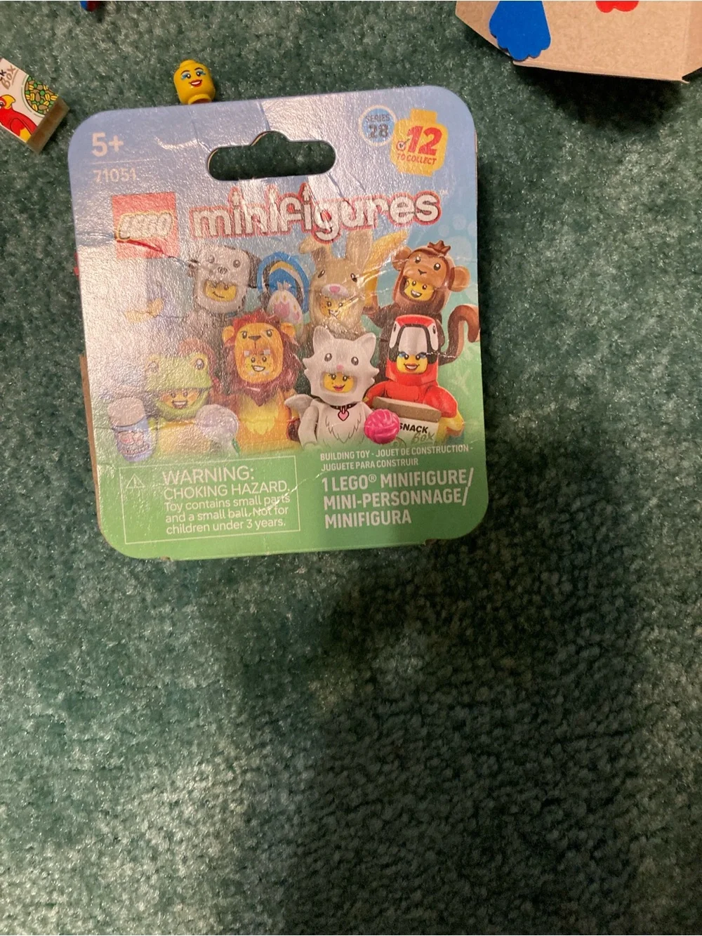 Lego Red Parrot Minifigure with Snack Box - Picture 4 of 5